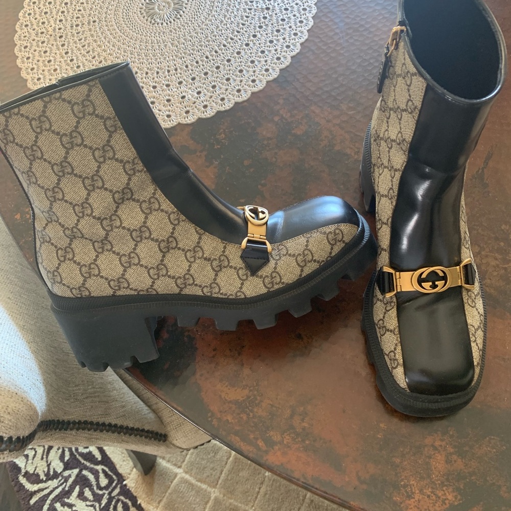 Gucci Signature GG ankle Bootie Size 39 Ladies - Picture 3 of 6